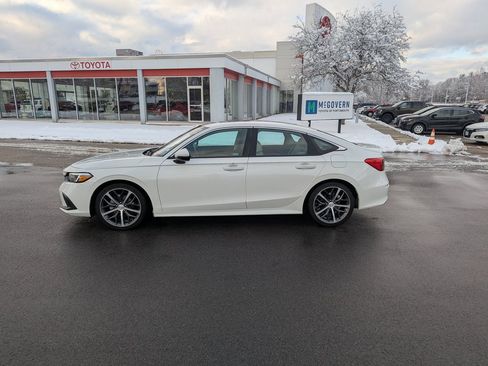 Used 2024 Honda Civic Touring image 2