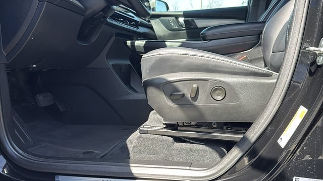 Used 2025 Buick Enclave Preferred FWD image 13