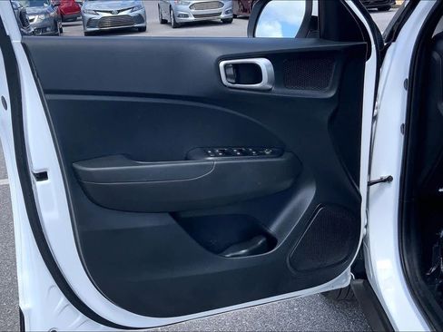 Used 2025 Hyundai Venue SE FWD image 20