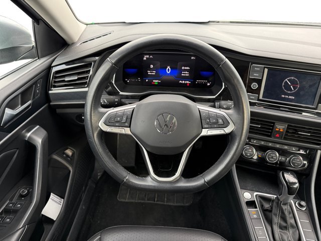 Used 2024 Volkswagen Jetta SE FWD image 14