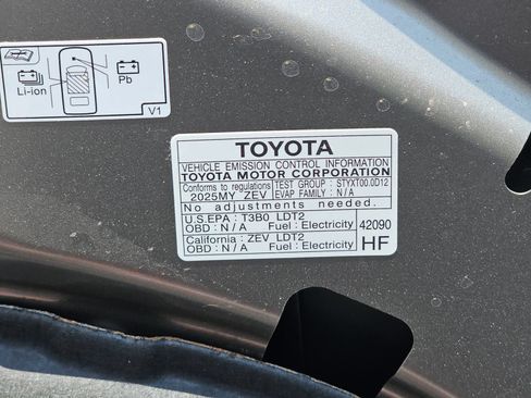 Used 2025 Subaru Solterra AWD/4WD image 15