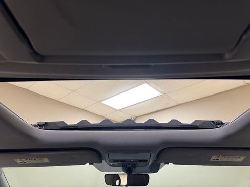 Used 2018 Honda Odyssey Elite image 18