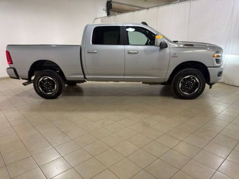 Used 2026 RAM 2500 Laramie AWD/4WD image 7