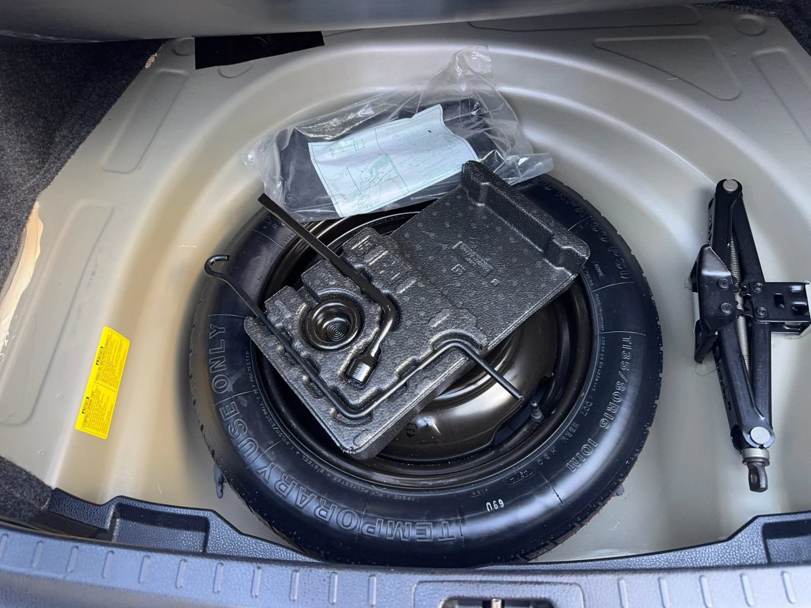 Used 2015 Toyota Corolla LE FWD image 34