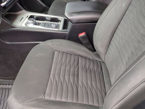 Used 2020 Ford Explorer XLT image 18