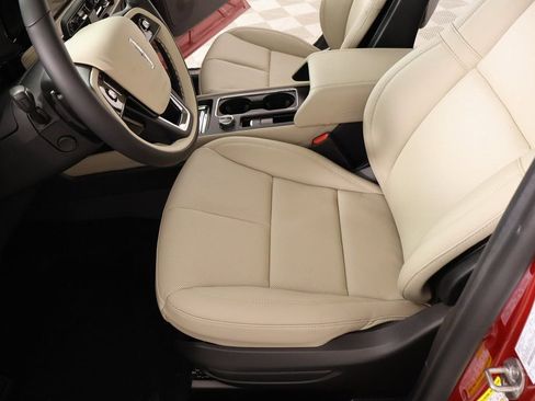 New 2026 Lincoln Corsair Premiere FWD image 13