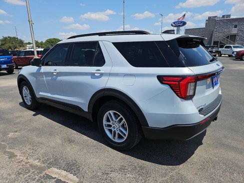 New 2026 Ford Explorer Active w/ Active Comfort Package RWD image 8