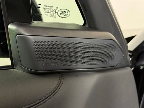 Certified 2025 Land Rover Range Rover SV image 34