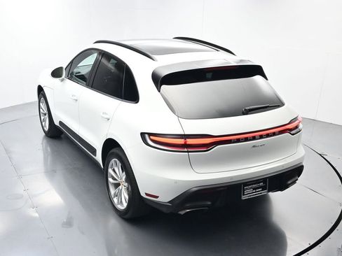 Certified 2022 Porsche Macan image 37