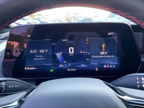 Used 2025 Chevrolet Equinox EV RS FWD image 22