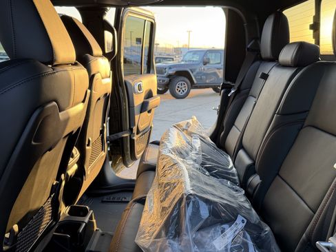 New 2026 Jeep Gladiator Rubicon AWD/4WD image 35