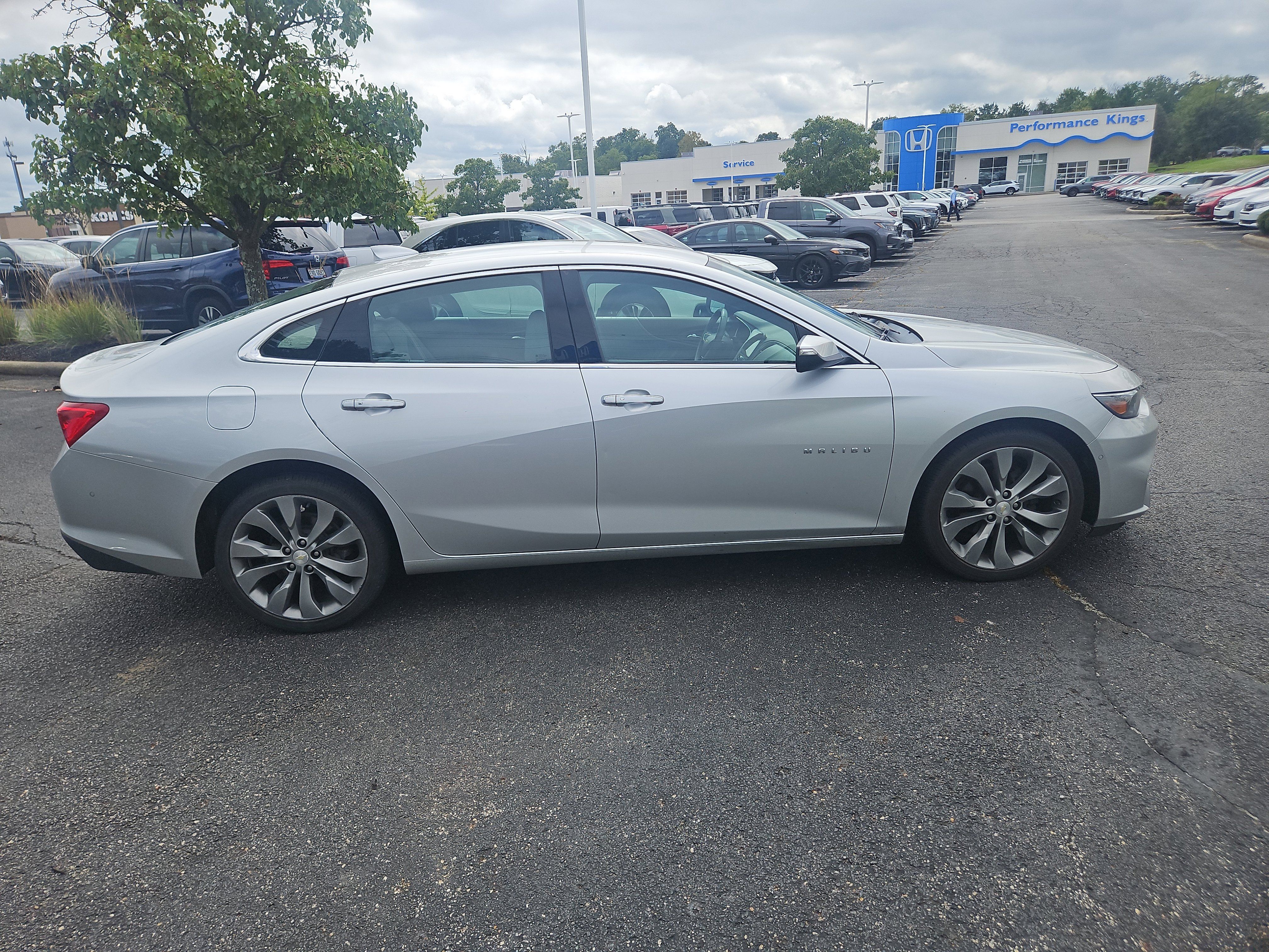 Used 2016 Chevrolet Malibu Premier w/ Driver Confidence Package II FWD image 15