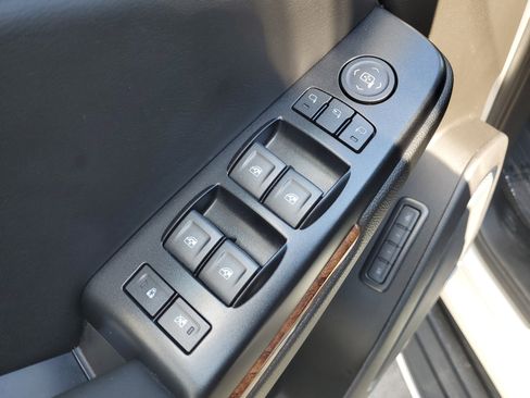 Used 2020 Chevrolet Suburban Premier image 24