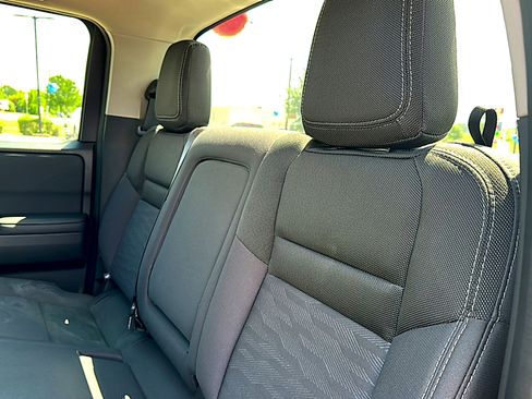Used 2024 Nissan Frontier SV w/ Technology Package RWD image 19