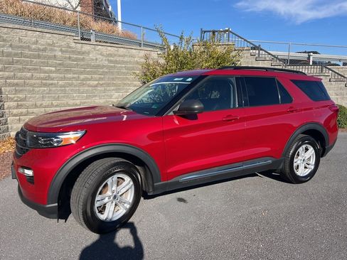 Used 2022 Ford Explorer XLT w/ Equipment Group 202A image 30