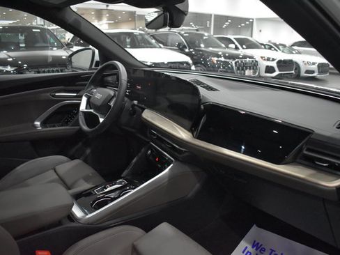 Used 2025 Audi Q5 Premium Plus w/ Premium Plus AWD/4WD image 28