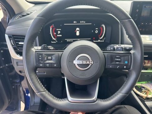 Used 2024 Nissan Rogue SL w/ SL Premium Package FWD image 4