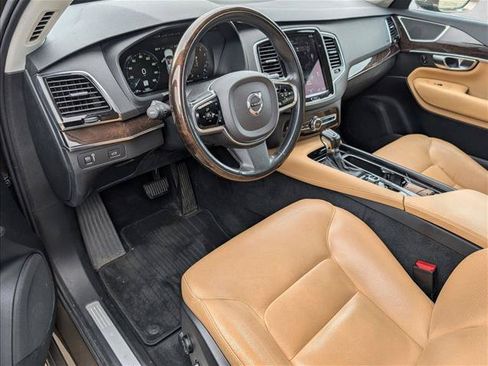 Used 2016 Volvo XC90 T6 Momentum w/ Momentum Plus Package AWD/4WD image 9