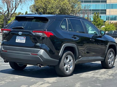 Certified 2022 Toyota RAV4 LE AWD/4WD image 4