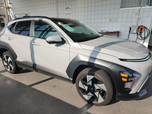 Used 2024 Hyundai Kona Limited image 3