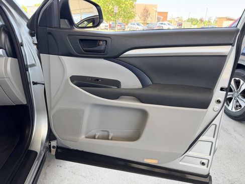 Used 2018 Toyota Highlander LE FWD image 20