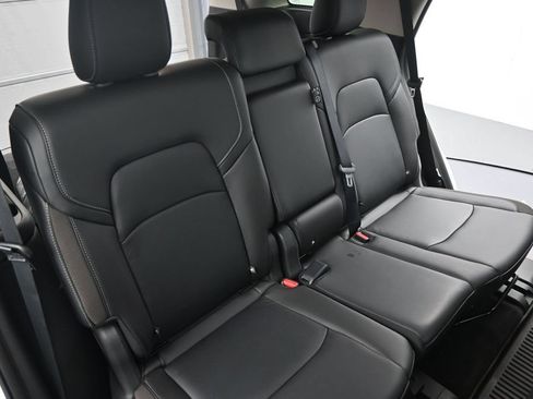 Used 2025 Nissan Pathfinder SL w/ Black Appearance Package AWD/4WD image 13