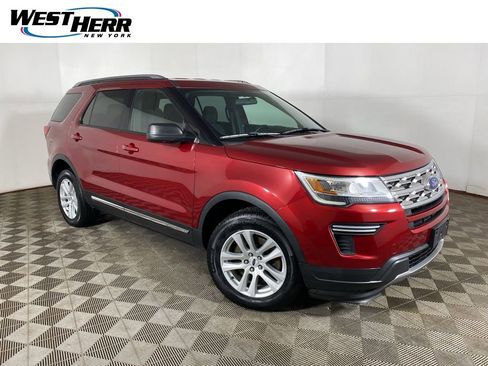 Used 2018 Ford Explorer XLT image 1