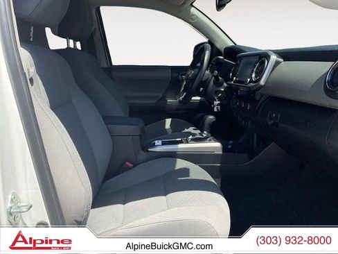 Used 2022 Toyota Tacoma SR5 AWD/4WD image 15
