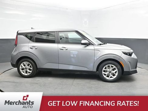 Used 2023 Kia Soul LX w/ Option Group 015 FWD image 9