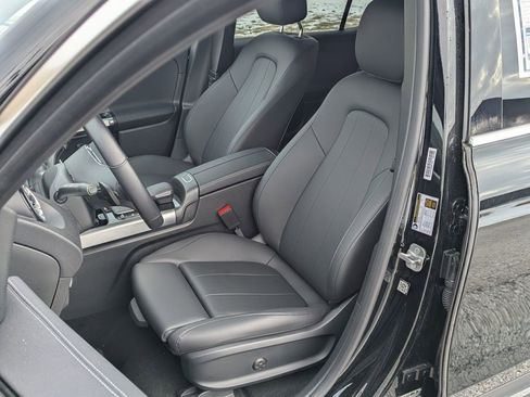 Used 2023 Mercedes-Benz EQB 300 4MATIC image 5