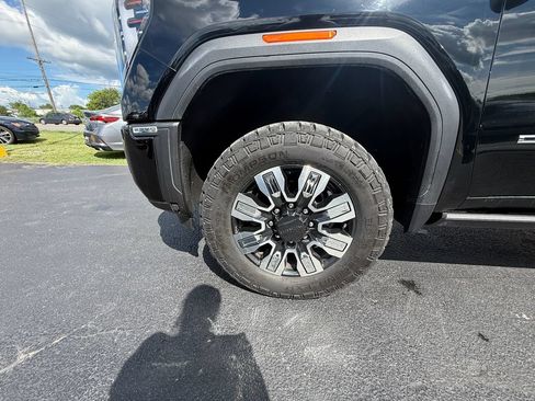 Used 2024 GMC Sierra 2500 Denali w/ Denali Reserve Package AWD/4WD image 9