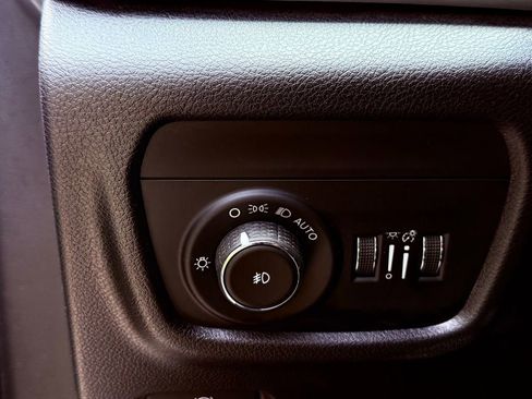 Used 2023 Jeep Grand Cherokee L Limited AWD/4WD image 19