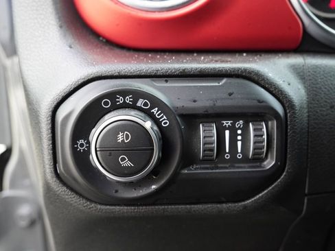 Used 2020 Jeep Gladiator Rubicon image 12