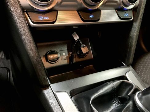 Used 2019 Hyundai Elantra SE w/ Cargo Package image 38