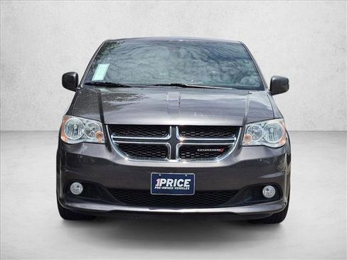 Used 2020 Dodge Grand Caravan SE FWD image 2