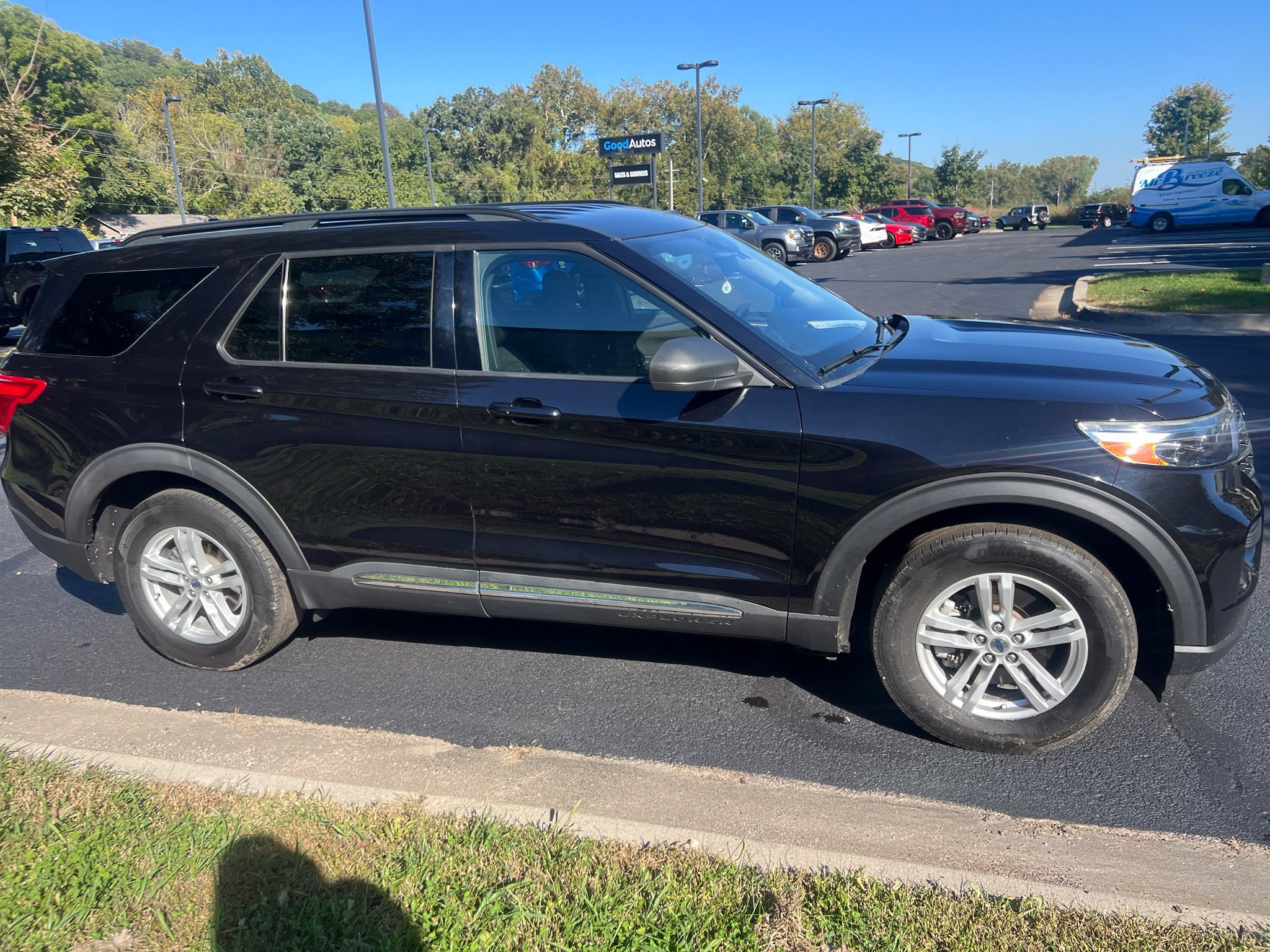 Used 2020 Ford Explorer XLT w/ Comfort Package AWD/4WD image 4