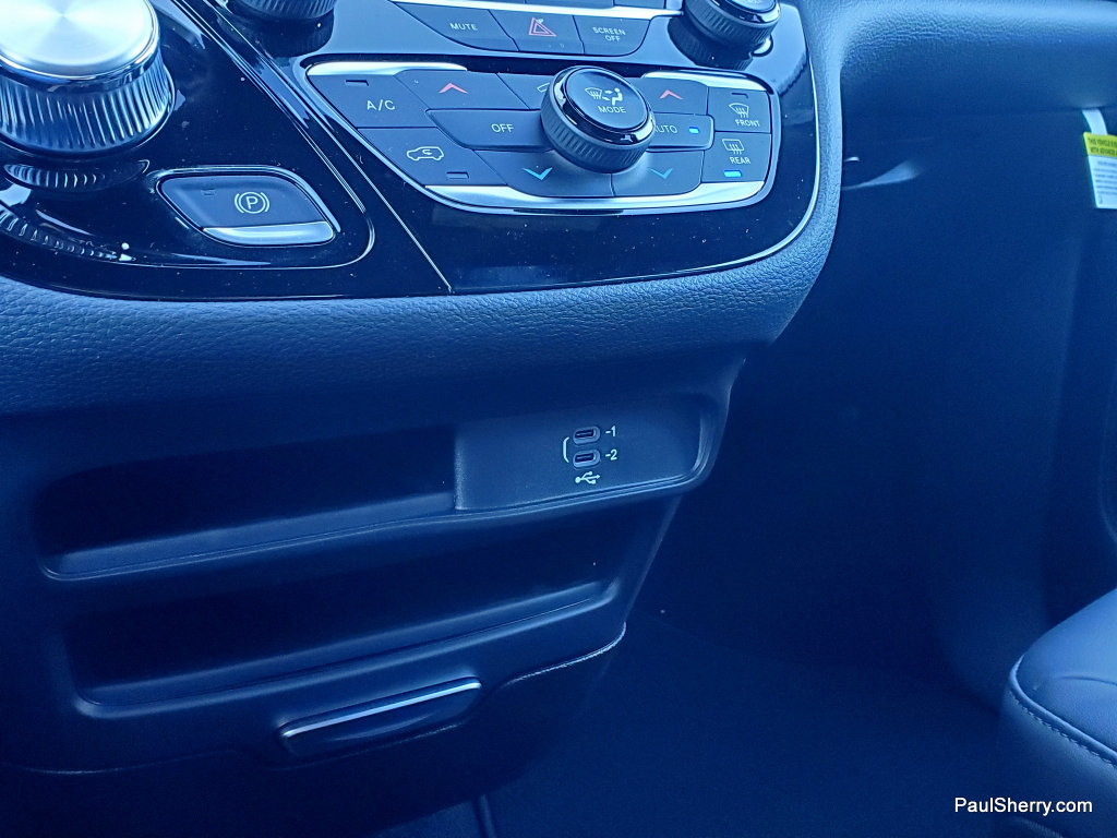New 2026 Chrysler Pacifica Select w/ S Appearance Package FWD image 37