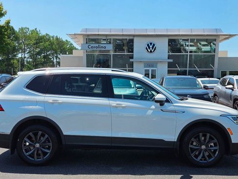 Certified 2023 Volkswagen Tiguan SE w/ Panoramic Sunroof Package FWD image 7