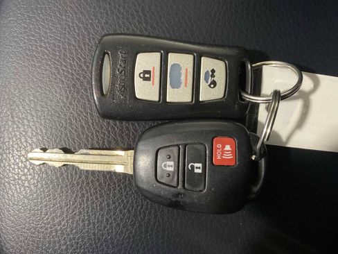 Used 2015 Toyota RAV4 XLE AWD/4WD image 20