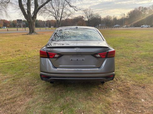 Used 2021 Nissan Altima 2.5 SR w/ SR Premium Package image 7