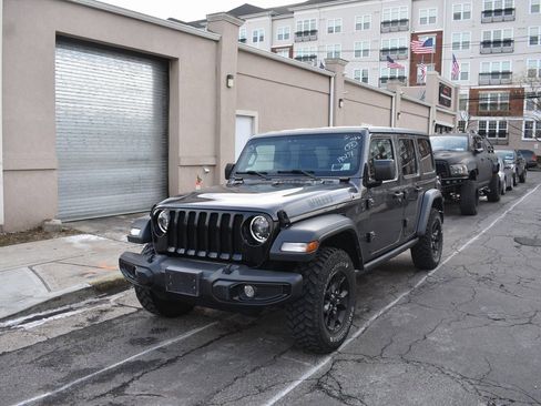 Used 2023 Jeep Wrangler Willys image 2