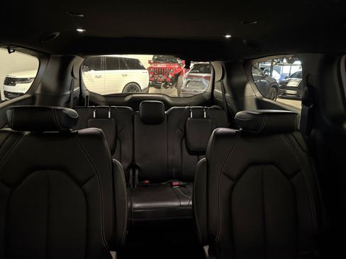 Used 2023 Chrysler Pacifica Touring-L w/ S Appearance Package FWD image 28