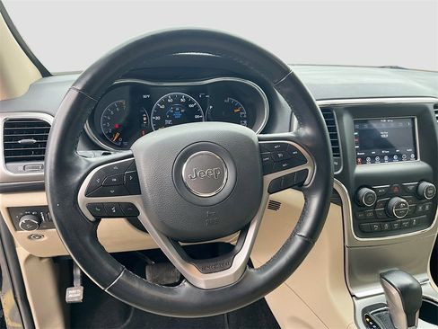 Used 2021 Jeep Grand Cherokee Laredo image 11