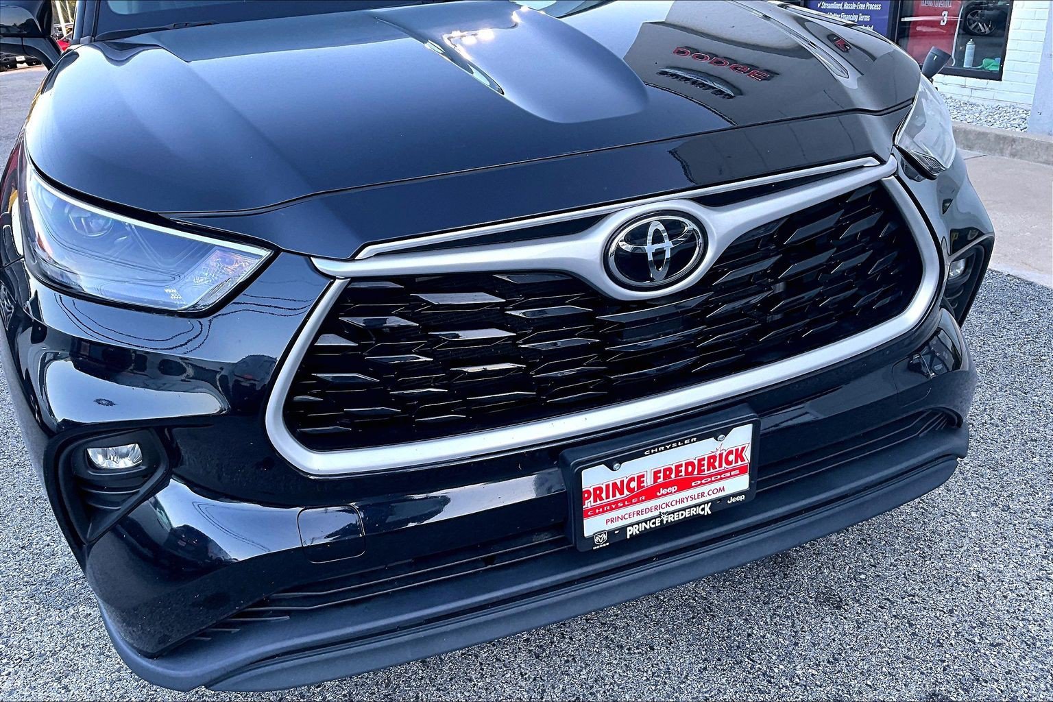 Used 2023 Toyota Highlander XLE AWD/4WD image 29