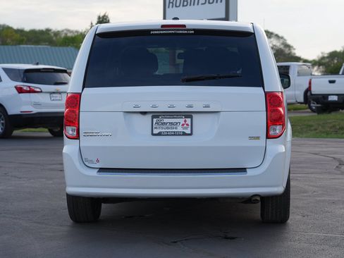 Used 2018 Dodge Grand Caravan SE w/ UConnect Hands-Free Group FWD image 4