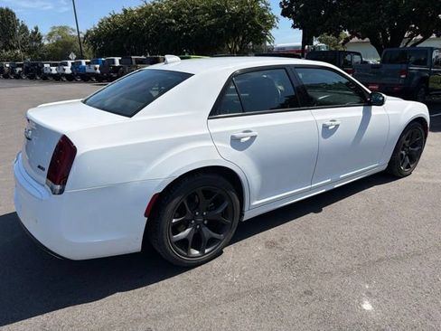 Used 2021 Chrysler 300 Touring L RWD image 4