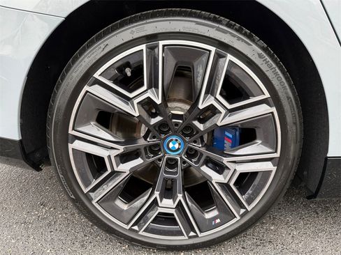Certified 2025 BMW i5 M60 w/ Premium Package image 17