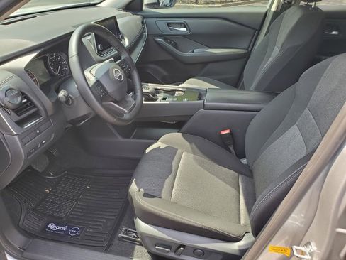 Certified 2025 Nissan Rogue SV FWD image 18