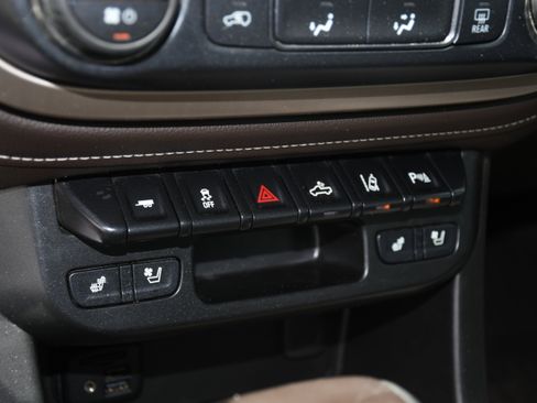 Used 2021 GMC Canyon Denali RWD image 14