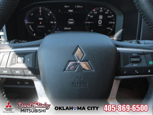 Used 2023 Mitsubishi Outlander SE image 15